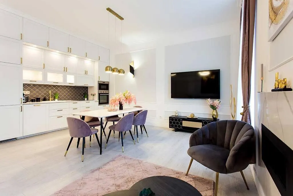 דירה בודפשט Luxurious Central King And Queen Bed Park4Free