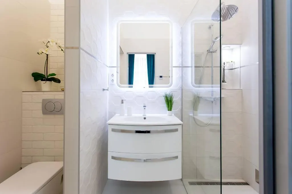 בודפשט Luxurious Central King And Queen Bed Park4Free 0*,  הונגריה