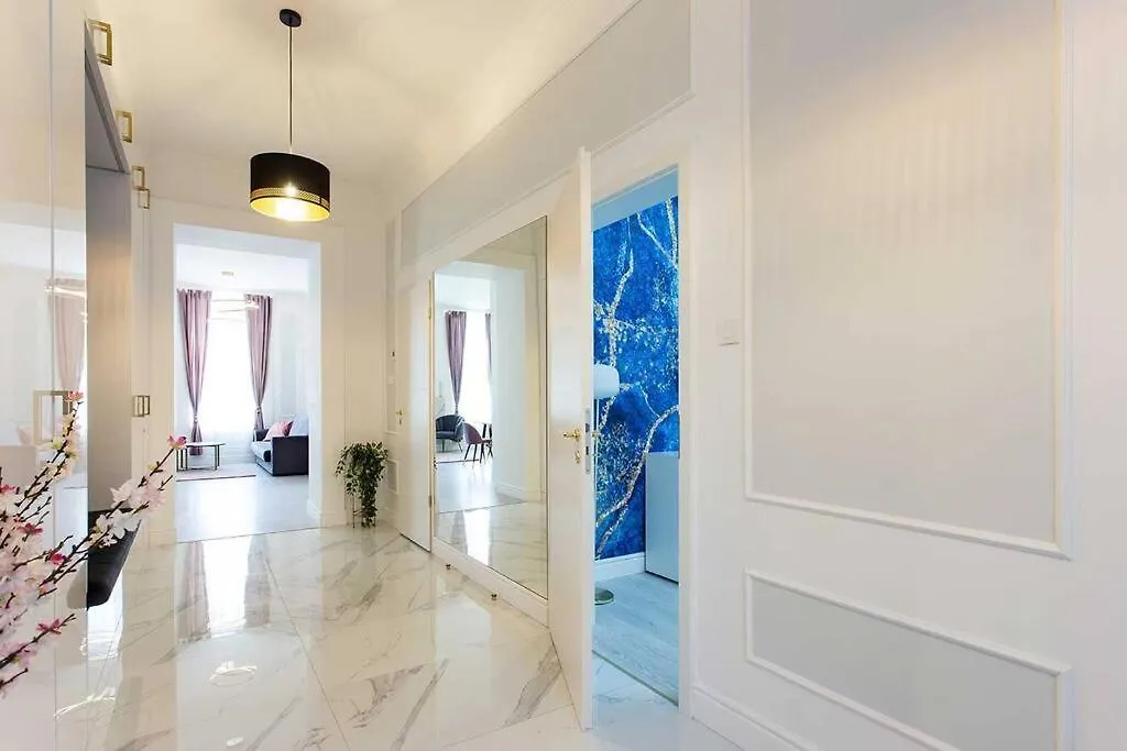 בודפשט Luxurious Central King And Queen Bed Park4Free