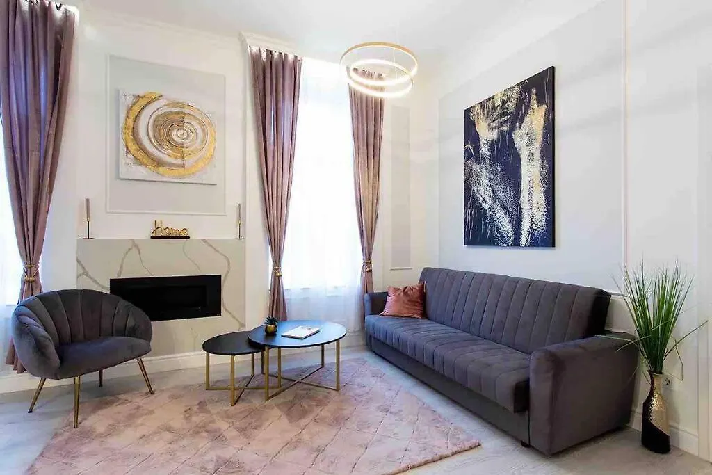 בודפשט Luxurious Central King And Queen Bed Park4Free 0*,  הונגריה